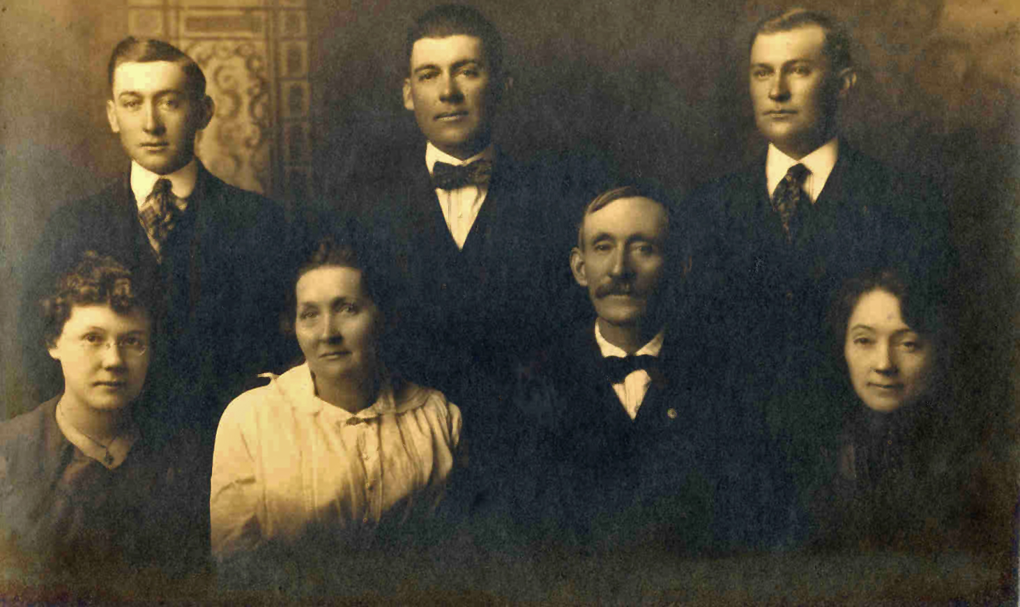 Tomawis Family the-thomas-j.-lewis-family-retouched – Talking Leaves
